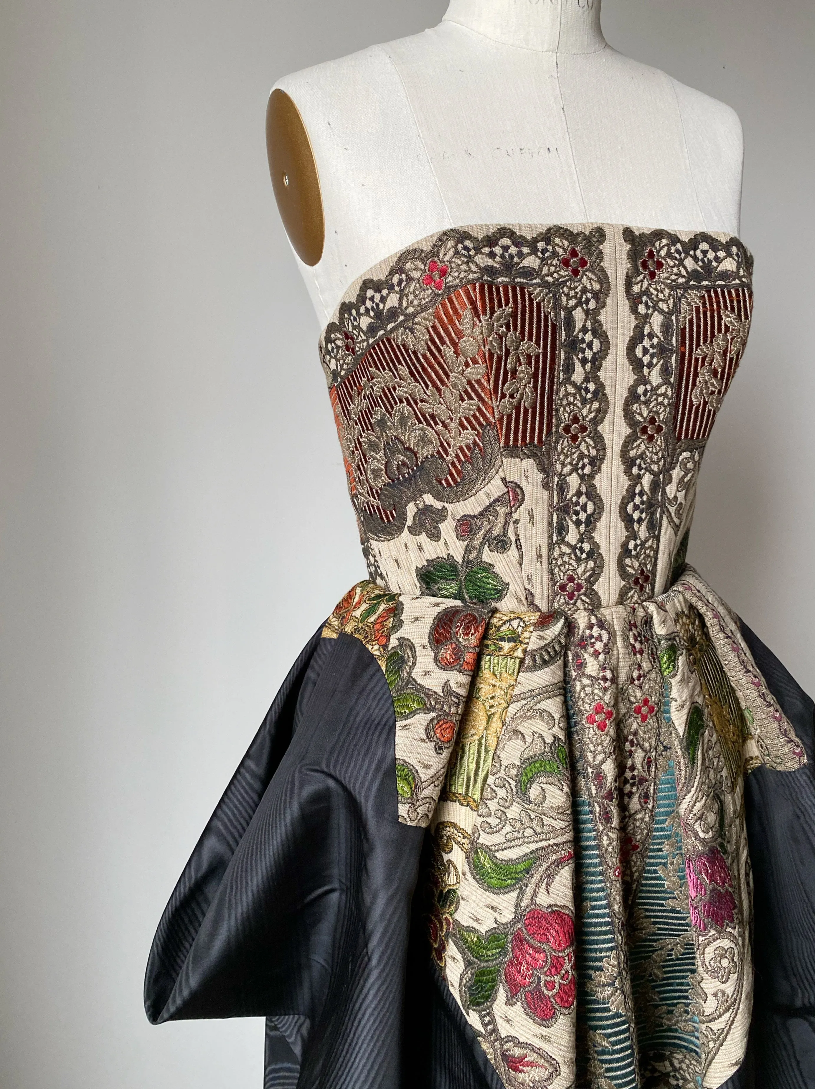 arena 15 elected leader gown
