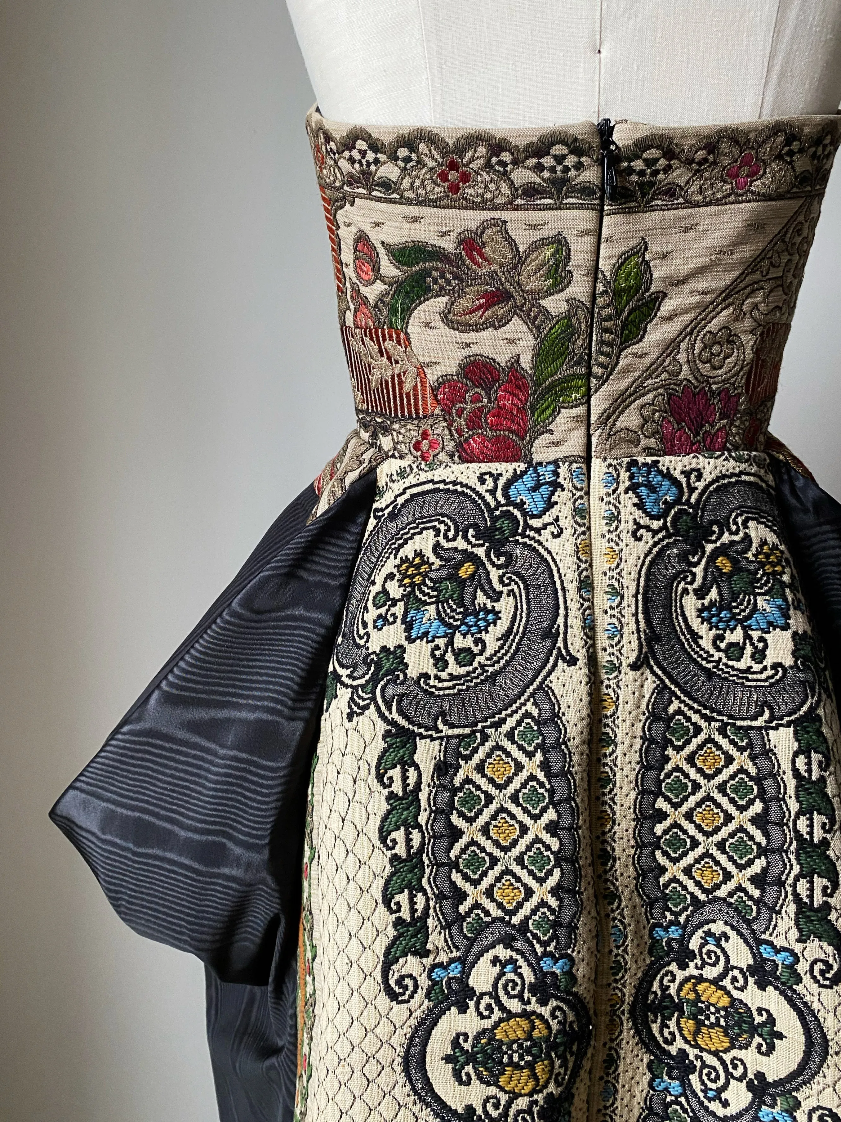 arena 15 elected leader gown