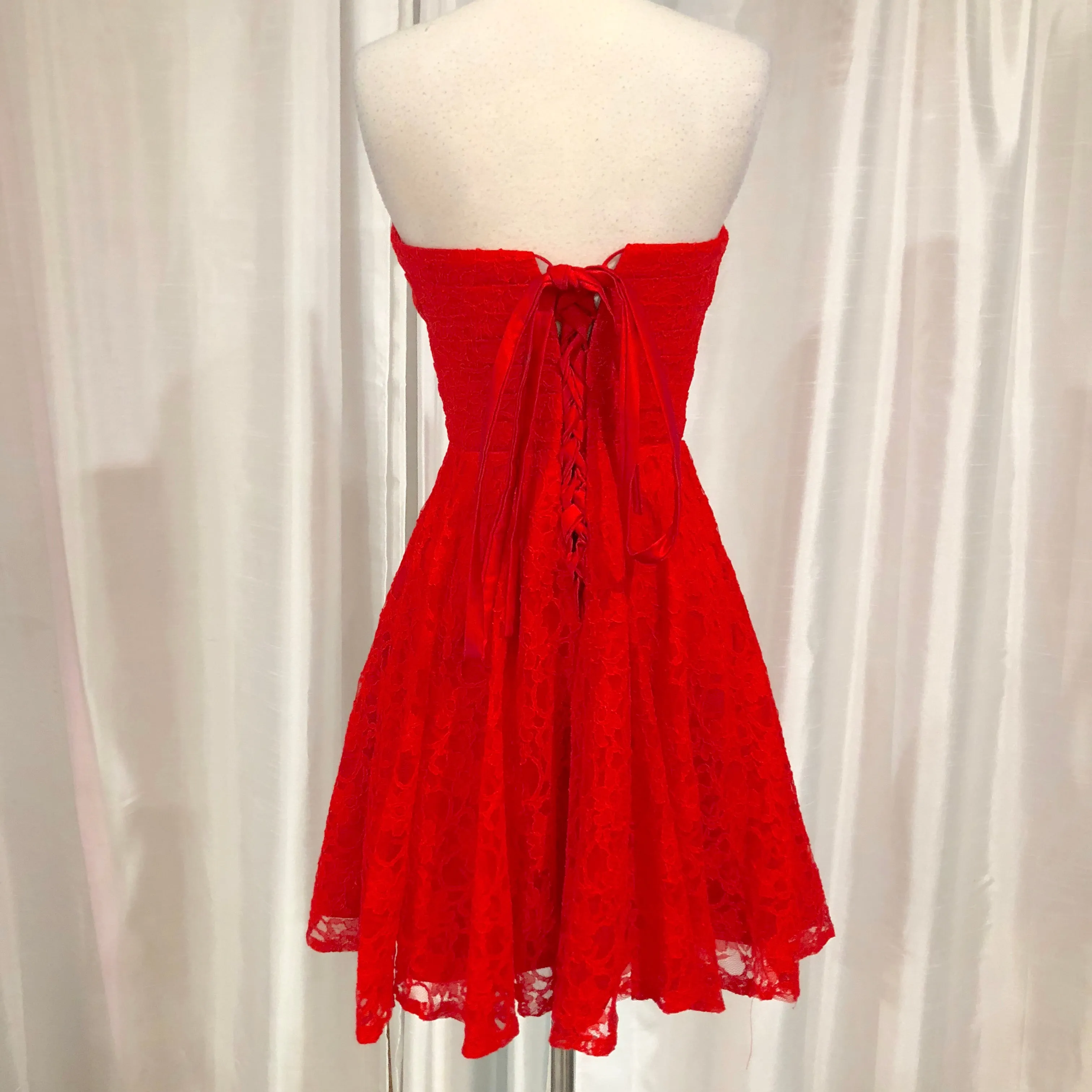 BOUTIQUE Short Red Strapless Lace Gown Size 4