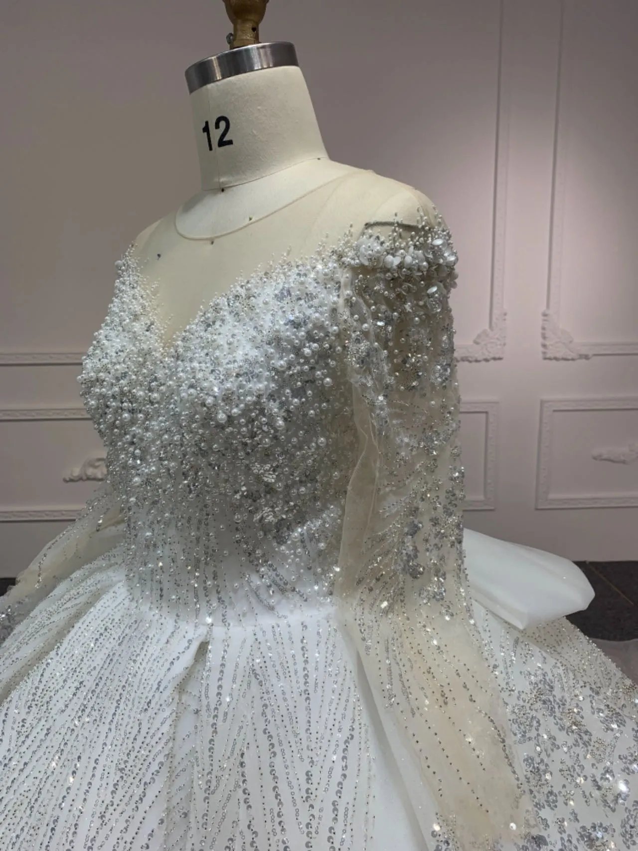 BYG23-39 Long sleeves with bow and luxurious beading Ball gown wedding dress