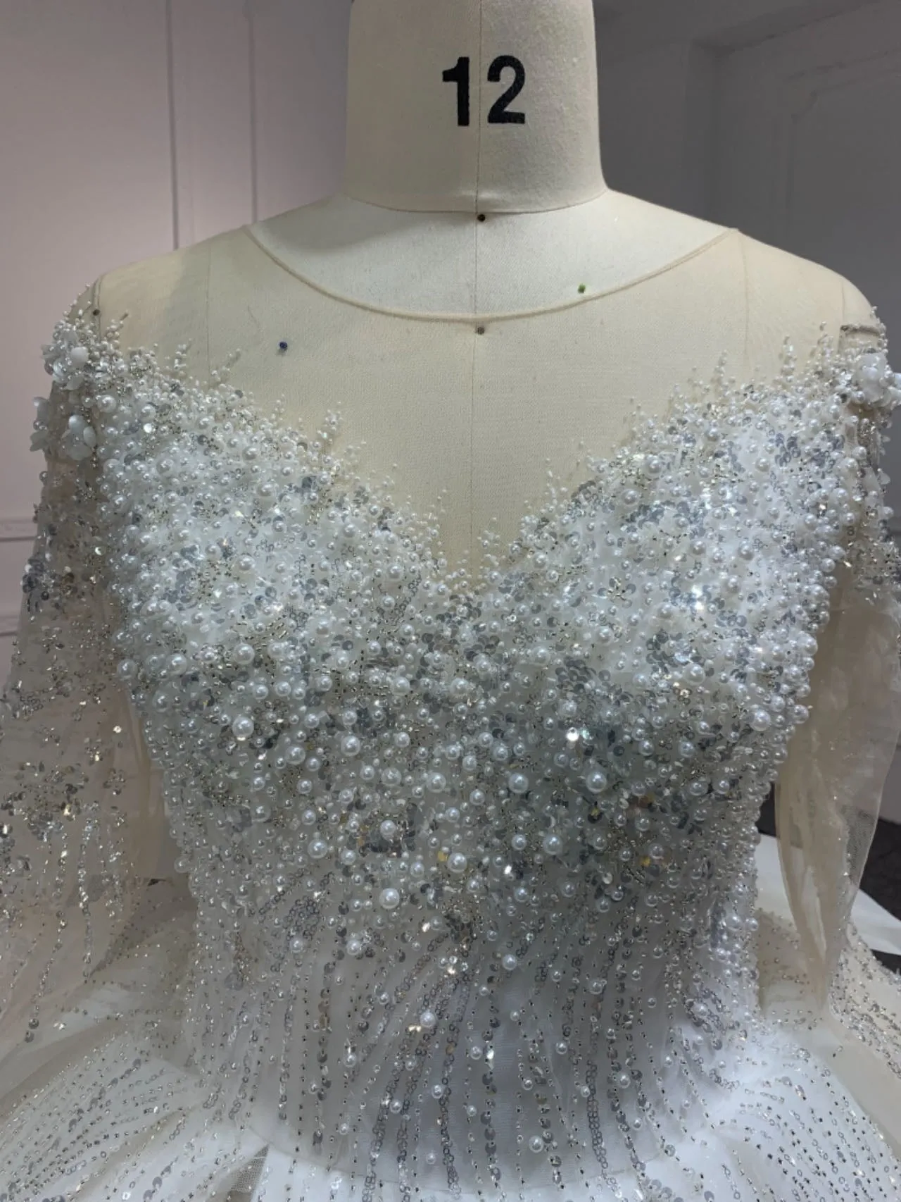 BYG23-39 Long sleeves with bow and luxurious beading Ball gown wedding dress