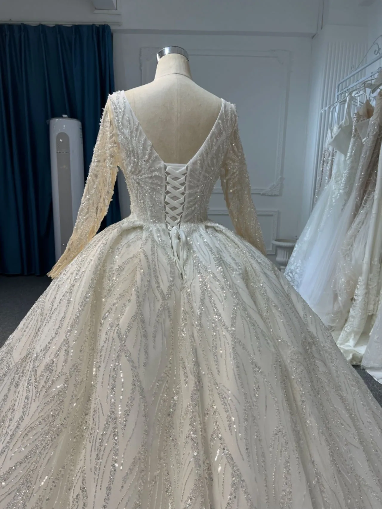 BYG23-44 LUXURY GLITTER LONG SLEEVES WEDDING DRESS WITH 2 METERS TAIL