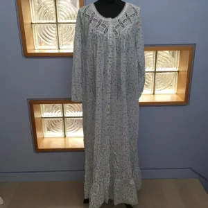 Eileen West Button Front Full Length Gown/Robe with Bluebell Print Size S