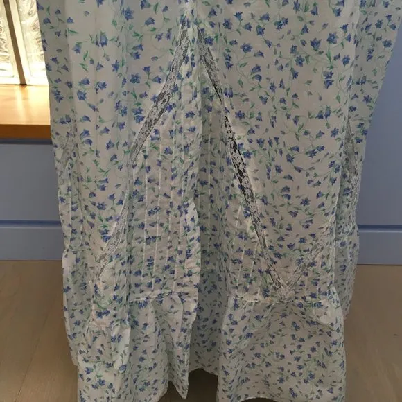 Eileen West Button Front Full Length Gown/Robe with Bluebell Print Size S