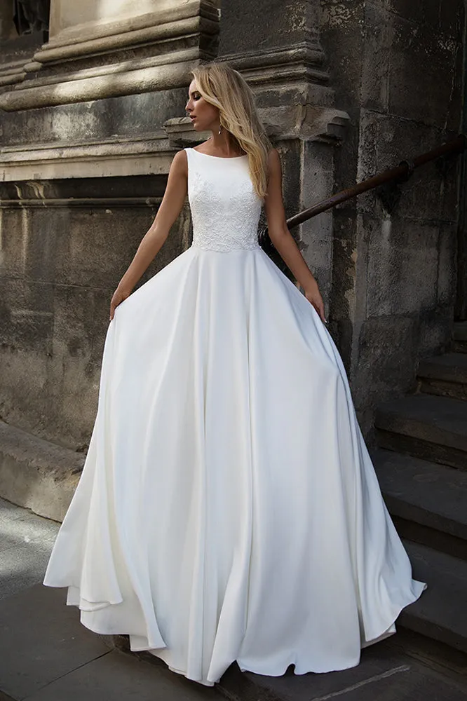 Elegant Chiffon Bataeu-neck Sleeveless Bridal Gown with Applique-715682