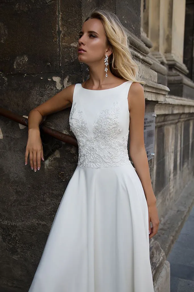 Elegant Chiffon Bataeu-neck Sleeveless Bridal Gown with Applique-715682