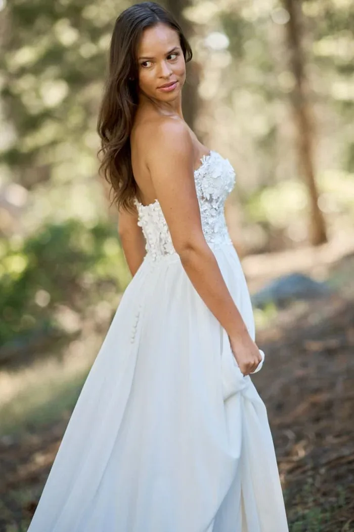 Ella Rosa Size 6 BE658 Ivory/Silver Gown