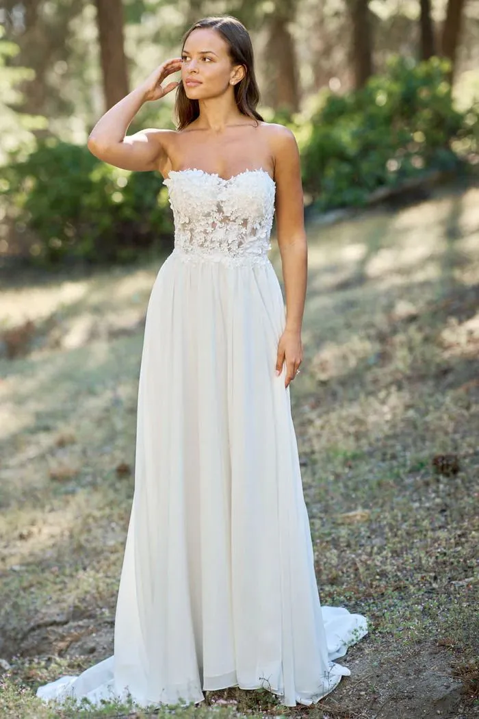 Ella Rosa Size 6 BE658 Ivory/Silver Gown