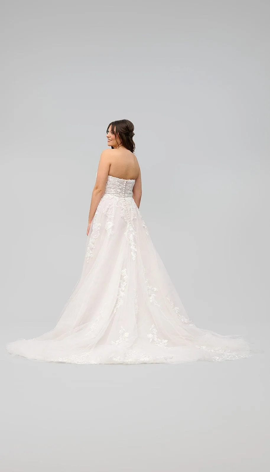In Stock Emelia