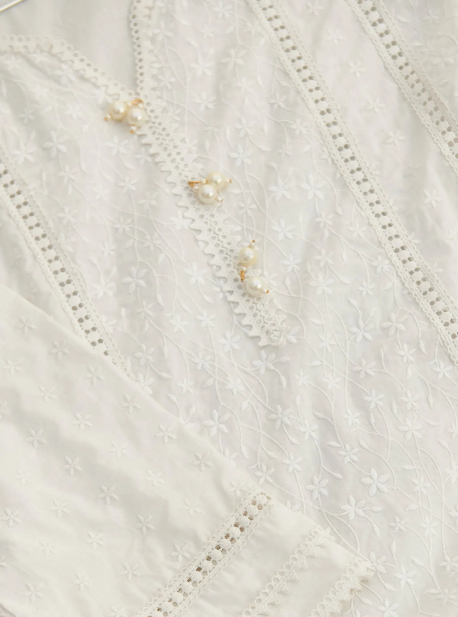 Mulmul Cotton Moira White Kurta With Mulmul Cotton Floral Ladder slim White Pant