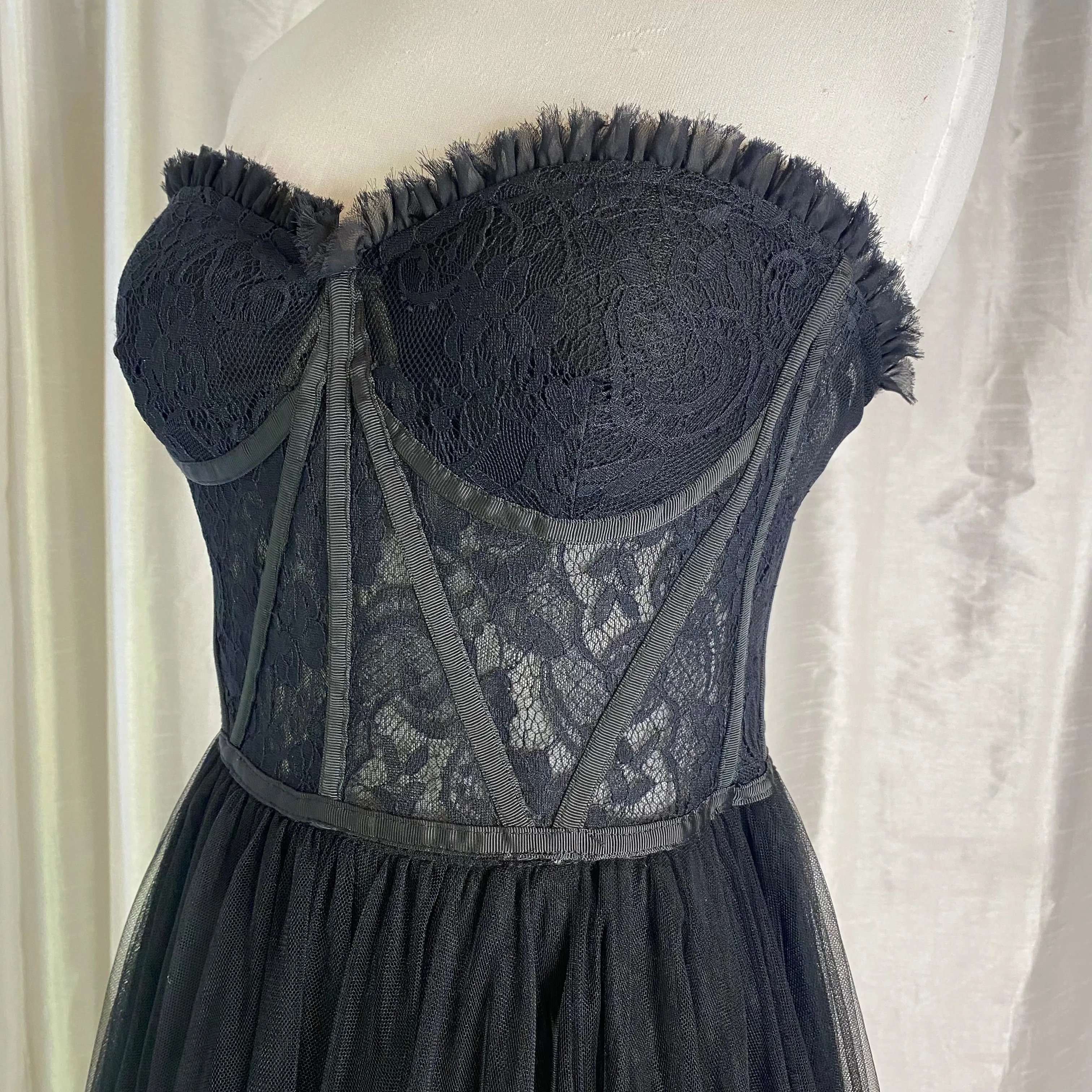 SHERRI HILL Style 54326 Long Tulle Corset Gown Black Size 6