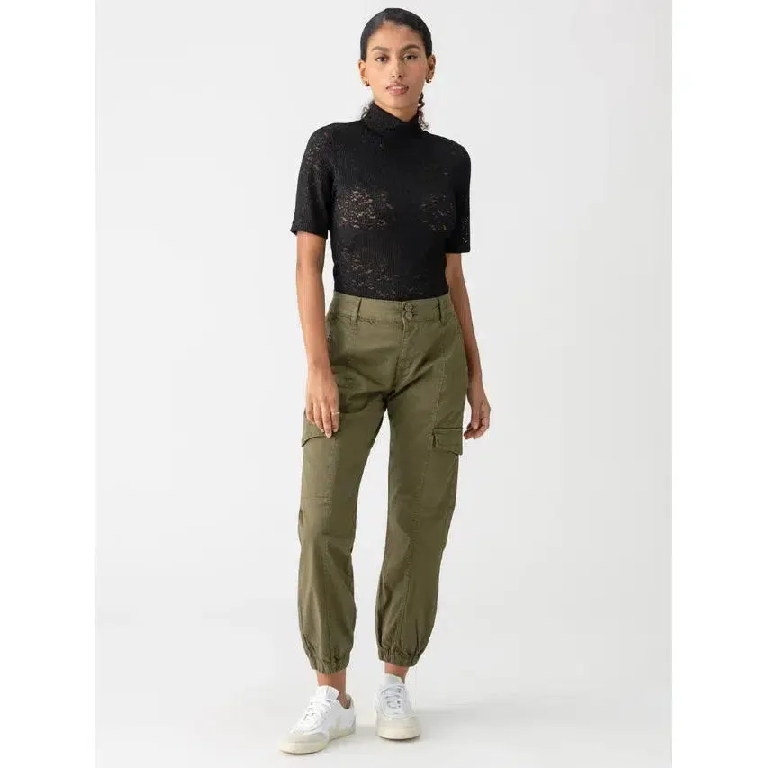 S/S LACE MOCK KNIT TOP