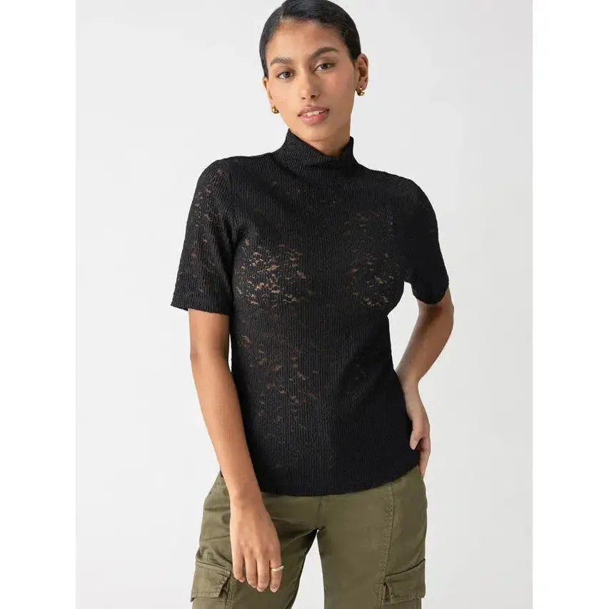 S/S LACE MOCK KNIT TOP