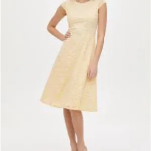 Tommy Hilfiger Dress  Fit and Flare size 10 cap sleeves daffodil with ivory lace