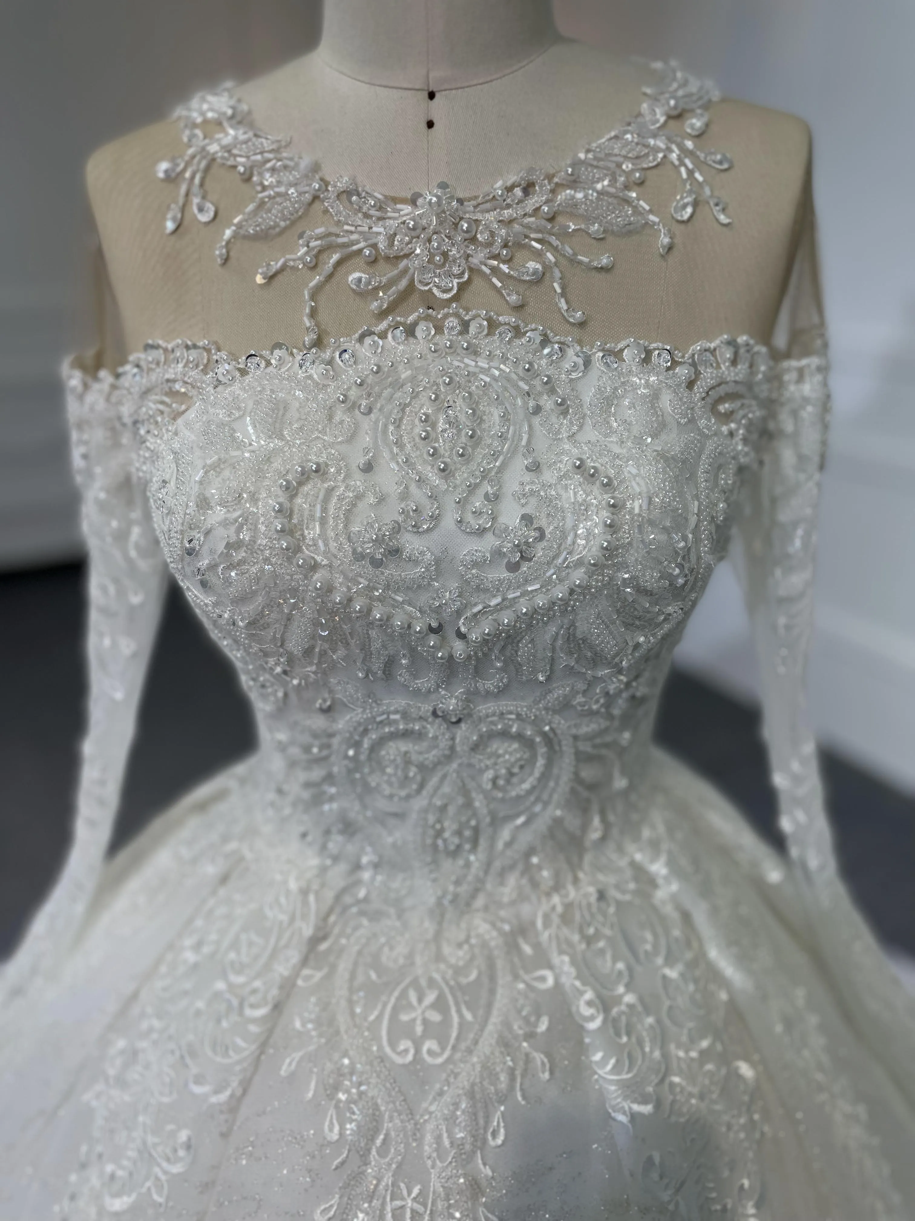 Z048- BYG Ivory Vintage Off-Shoulder Long Sleeves Beading Lace Ball Gown